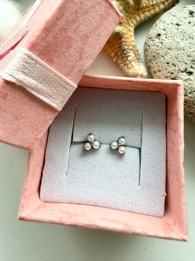 Pierced Universe Titanium Pearl Flat Back Earrings